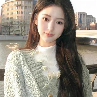 蓝色嘴巴的脸